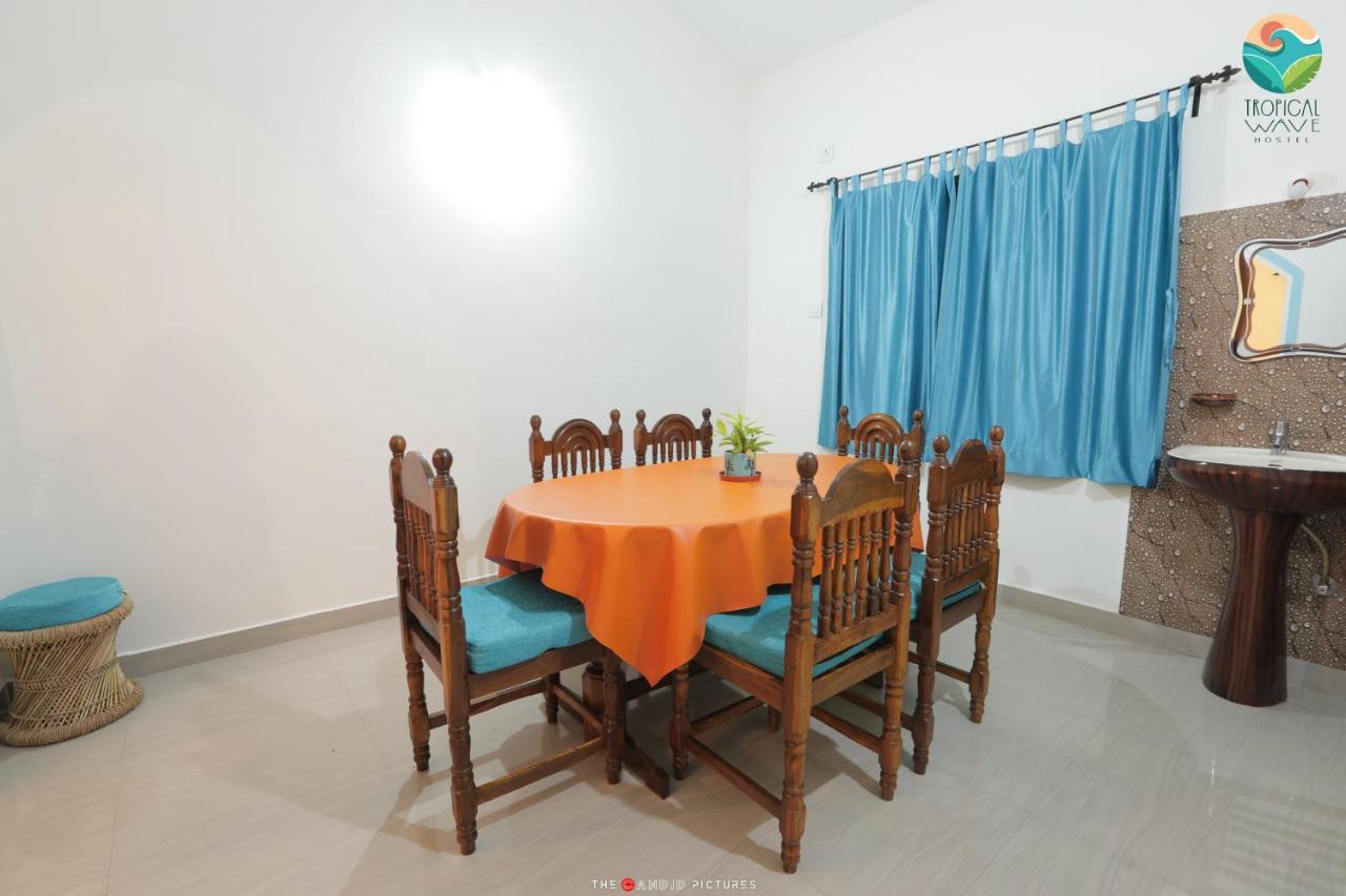 Tropical Wave Hostel Morjim Goa Exterior photo